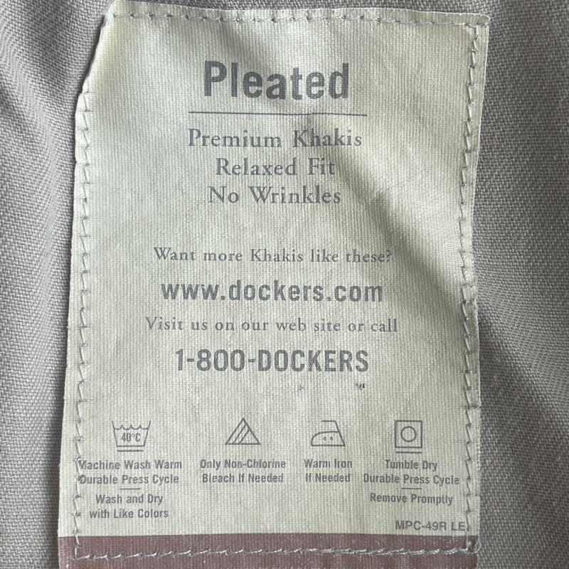 Dockers Mens Pleated Relax Fit No Wrinkles Premium Khaki Pants