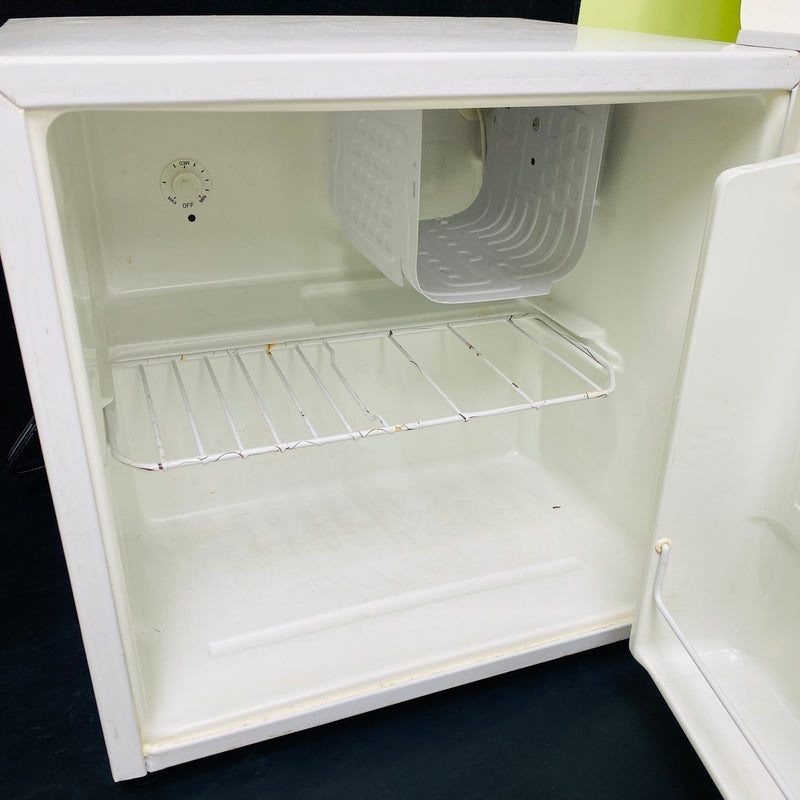 Sanyo Compact 1-5/7 Cubic Feet Mini Refrigerator Fridge SR-172W