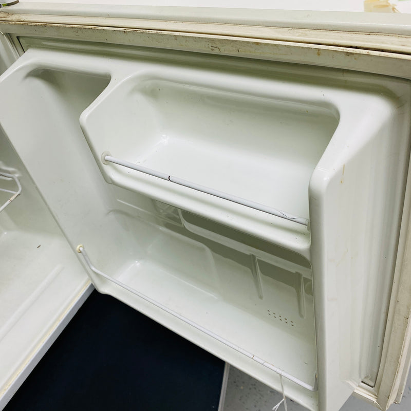 Sanyo Compact 1-5/7 Cubic Feet Mini Refrigerator Fridge SR-172W
